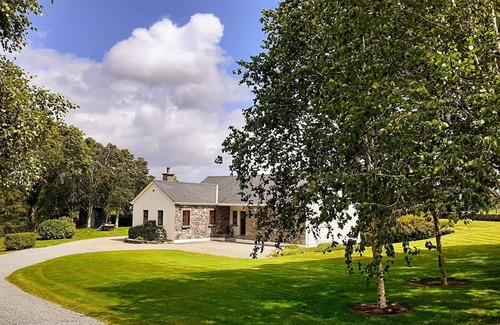 Garrykennedy House | FRAOCH COTTAGE, family friendly in Garrykennedy, County Tipperary