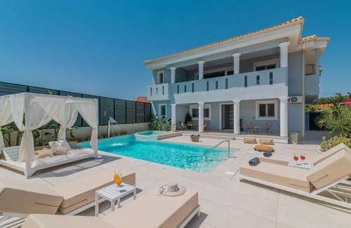 Ayios Kirikos Villa | Fratelli Villa, with Heated Pool & Spa Whirlpool