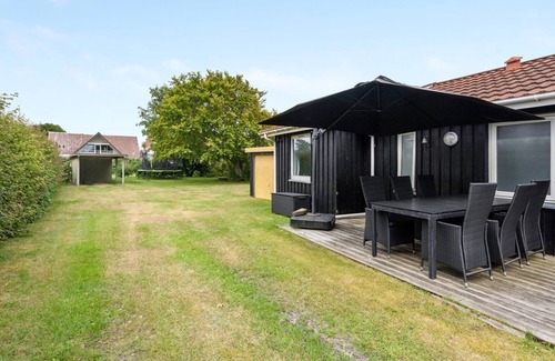 Hou House | "Fredrikke" - 50m from the sea by Interhome