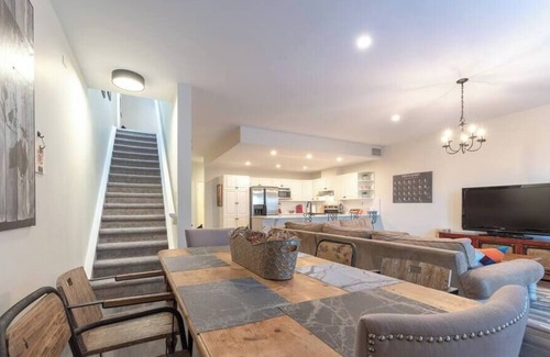 Inglewood House | FREE Banff Pass, Cozy 3BR, Sleeps 6 & RT Patio