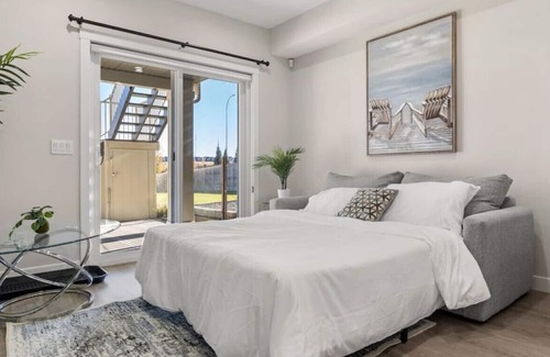 Sage Hill Apartment | FREE Banff Pass, Cozy Guest Suite, Covered Patio