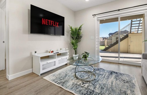 Sage Hill Apartment | FREE Banff Pass, Cozy Guest Suite, Covered Patio