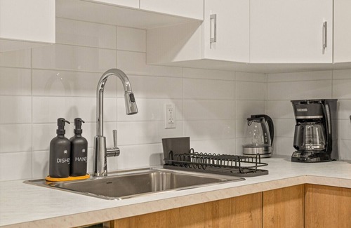 Calgary Condo | Free Banff Pass Tranquil 2BR Retreat w/Netflix