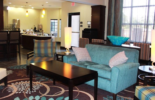 Aldine Condo | Free Breakfast Buffet + Outdoor Pool | Comfy Suite
