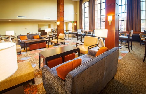 Northfield Apartment | Free Breakfast Buffet. Pool & Gym Access. King Studio.