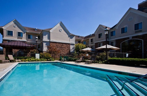Shelby Township Condo | Free Breakfast Buffet. Pool & Hot Tub Access. Great Location!