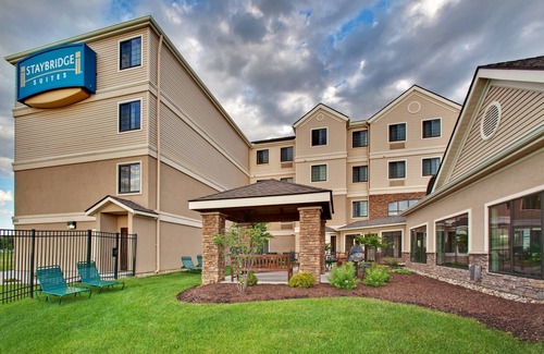 Quad Cities Condo | Free Breakfast, Free Wi-Fi, Indoor Pool + Hot Tub | Comfy Suite