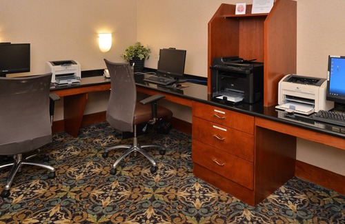 Chesapeake Condo | Free Breakfast. Indoor Pool & Hot Tub. Close to the Virginia Beach business district!
