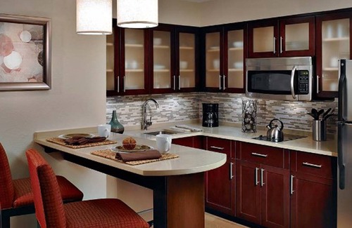 Florence Condo | Free Breakfast. Outdoor Pool. Near Florence Center & McLeod Regional Medical Center.