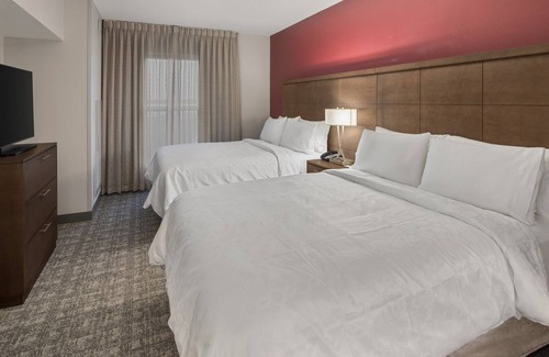 Florence Condo | Free Breakfast. Outdoor Pool. Near Florence Center & McLeod Regional Medical Center.