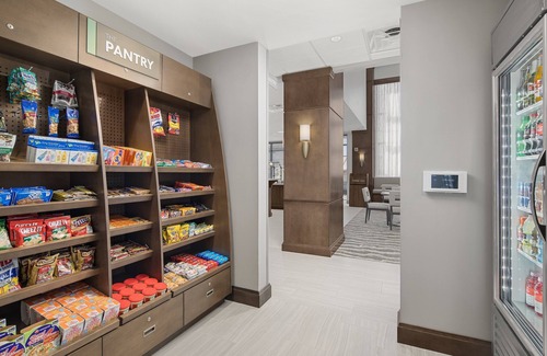 Florence Condo | Free Breakfast, Outdoor Pool. Close to Florence Center & McLeod Regional Medical Center.