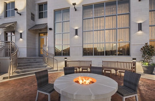 Florence Condo | Free Breakfast, Outdoor Pool. Close to Florence Center & McLeod Regional Medical Center.