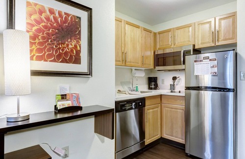 O'Fallon Condo | Free Breakfast. Pool & Gym. Close to Progress West Hospital!