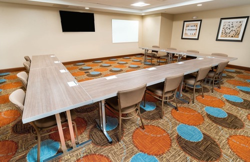 Newark Apartment | Free Breakfast. Pool. Shared BBQ. King Suite. 30 Min to Oakland Zoo!