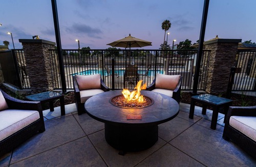 Newark Condo | Free Breakfast. Pool. Shared BBQ. 30 Min to Oakland Zoo!