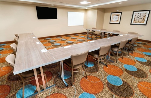 Newark Condo | Free Breakfast. Pool. Shared BBQ. 30 Min to Oakland Zoo!