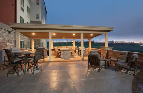 Rapid City Condo | Free Breakfast. Pool & Hot Tub. Near Rushmore Crossing Shopping Complex!