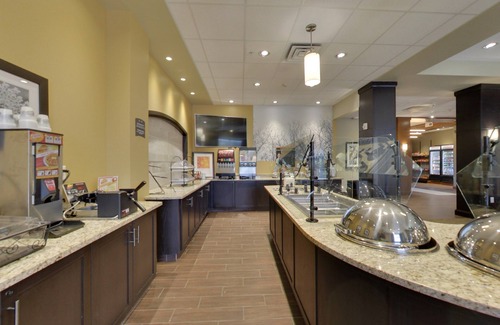 Madison Condo | Free Breakfast. Pool with a Slide. Your Next Trip!
