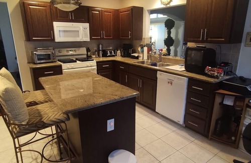 Candler House | FREE Golf Cart! Fabulous Location! Classy Decor! Pet-friendly!