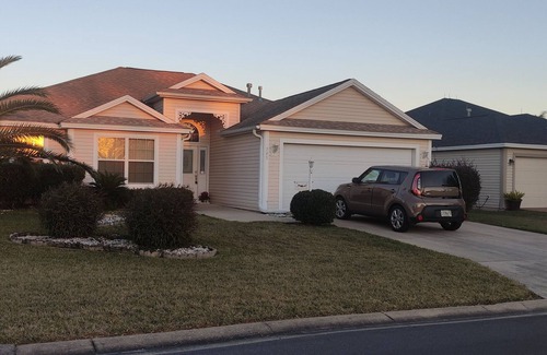 Candler House | FREE Golf Cart! Fabulous Location! Classy Decor! Pet-friendly!