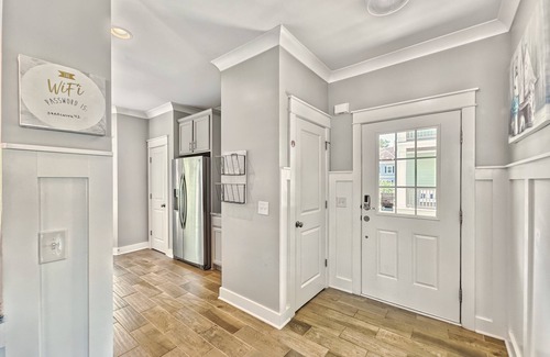 Folly Field House | Free Heated Pool | 3 Blocks to the Beach | Elevator