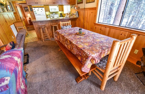 Arnold Cabin | FREE LAKE/RECREATION ACCESS IN PINEBROOK- PET FRIENDLY
