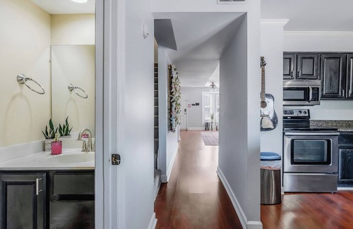Rutledge Hill House | Free Parking! 2 Levels! Walk 2 Broadway