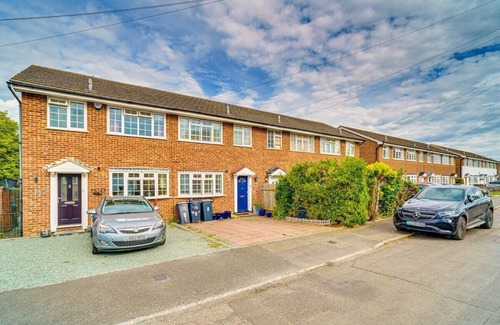 Shirley House | Free Parking 2BR Fast Wi-Fi