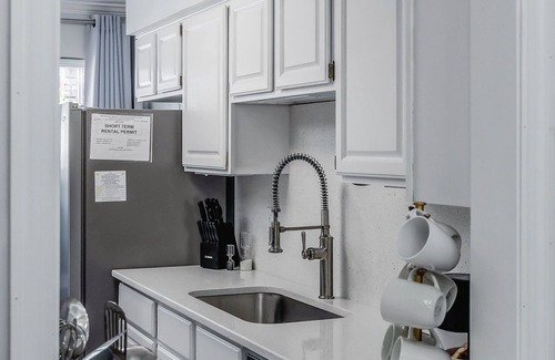 Rutledge Hill House | Free Parking! 4 Blocks to Broadway! No Bunks!