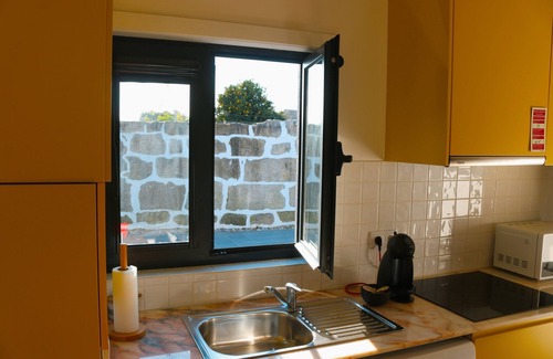 Ramalde Apartment | Free parking&9 min metro to downtown, with private terrace