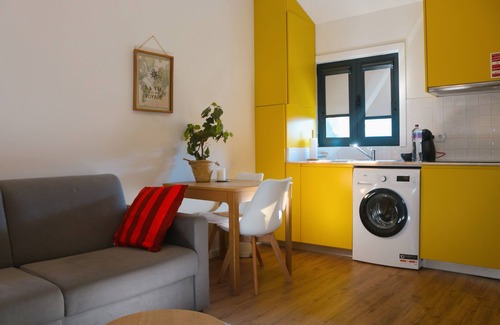 Ramalde Apartment | Free parking&9 min metro to downtown, with private terrace