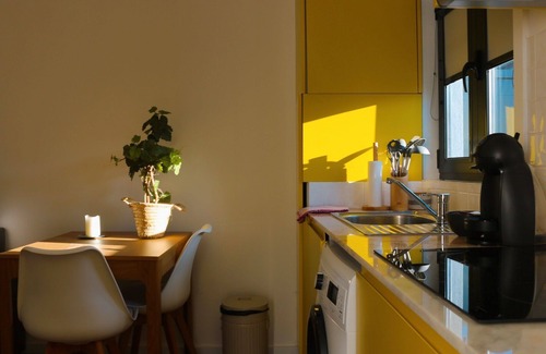 Ramalde Apartment | Free parking&9 min metro to downtown, with private terrace