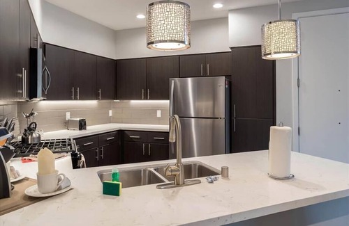 Menlo Park Apartment | Free Parking! Heated Pool & Spa | nr Menlo Park Rail