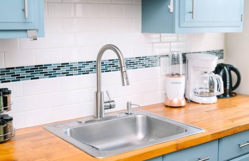 Manchester Apartment | Free Parking - High Speed Internet - Yard