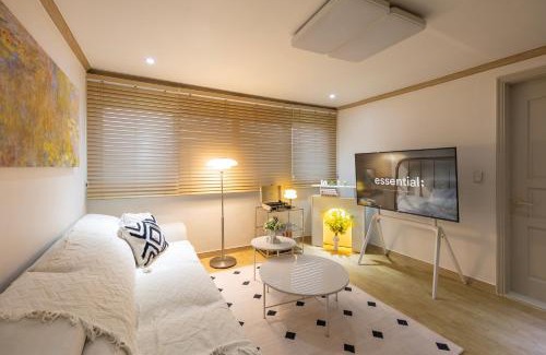 Euncheon-dong Apartment | Free pick-up, 4 Beds, near Gangnam, Hongdae, Subway 8 mins, Spacious