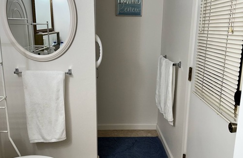 Enterprise House | Free pkg up to 4 cars/6 guests max/King/Qn/Twin beds