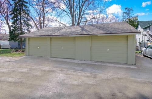 Port Huron Apartment | Free Pool and Gym Fits 7 by YMCA - Upstairs