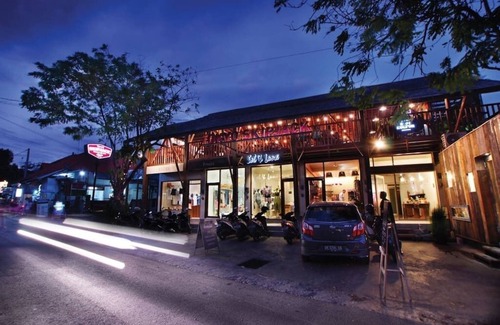 Sunset Road Villa | Free Rooms! Seminyak Bali Modern Walk to Beach Shopping New and Clean