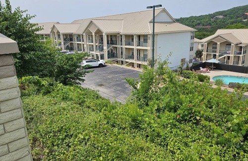 Hollister Condo | FREE SDC tic. Table Rock Lake Condo. 100 Yds. to Boat Ramp. Bring Your Boat. 3 King Beds. Awesome!