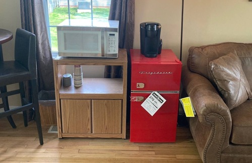 Eastlake Apartment | Free Tandem Kayak! Lakeview Nautical private guest suite.