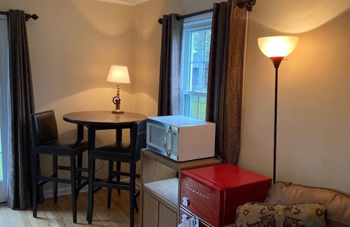Eastlake Apartment | Free Tandem Kayak! Lakeview Nautical private guest suite.