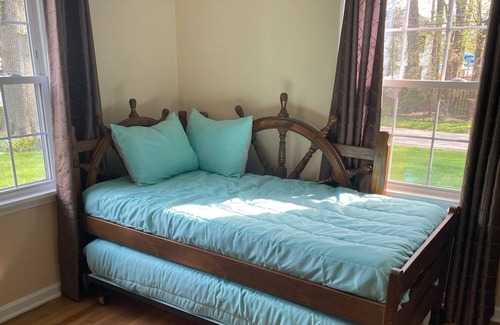 Eastlake Apartment | Free Tandem Kayak! Lakeview Nautical private guest suite.
