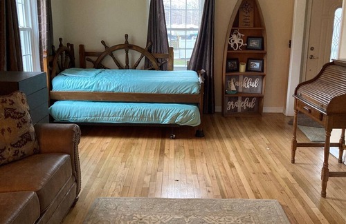 Eastlake Apartment | Free Tandem Kayak! Lakeview Nautical private guest suite.