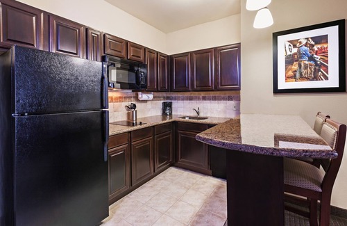 Fort Worth Apartment | Free Wi-Fi + Complimentary Breakfast + Outdoor Pool | 30 Minutes from Six Flags!