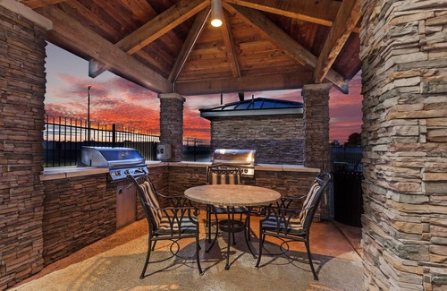 Fort Worth Apartment | Free Wi-Fi + Complimentary Breakfast + Outdoor Pool | 30 Minutes from Six Flags!