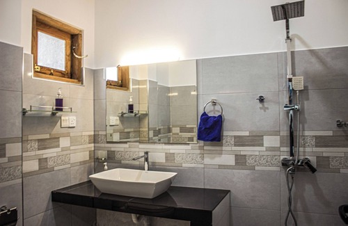 Andiambalama Hotel | Free Wifi, Air Conditions, Tea & Coffee,