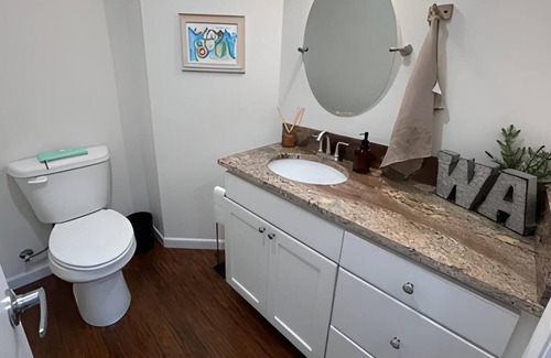 Anacortes House | free Wifi and parking on-site are accessible at the apartment free of charge
