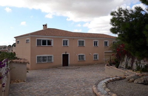 Coveta Fuma Villa | FREE WIFI, BEER TAP, POOL TABLE, A/C, PLAY AREA AND MUCH MORE!
