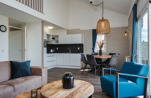 Elburg Cabin | Freestanding bungalows with a view of the Veluwemeer or adjacent to a courtyard garden.