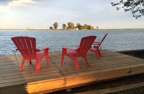 Harsens Island Cottage | Freighter Channel Riverfront Paradise!